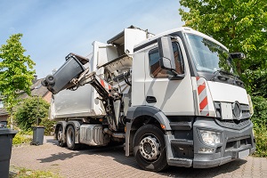 waste collection vehicle with side loading fork